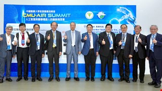 中醫大智慧醫療高峰會」聚焦人工智慧與機器人臨床應用 打造AI照護新紀元 展現台灣創新醫療動能